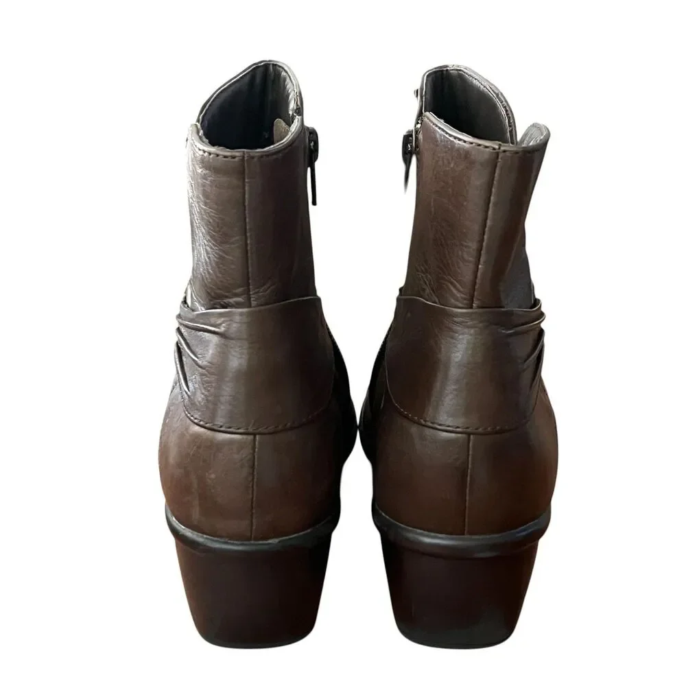 Clarks Boots Womens Size 8.5N Brown Leather Ankle Zip Booties Cap Toe 80834